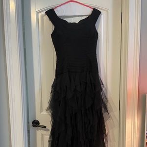 Designer Tadashi Sodji Collection Black evening gown size 8